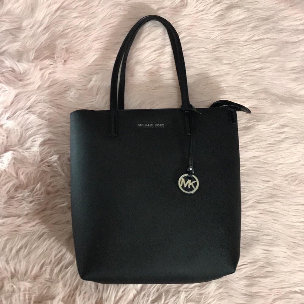 MICHAEL KORS handbag. (NEW)